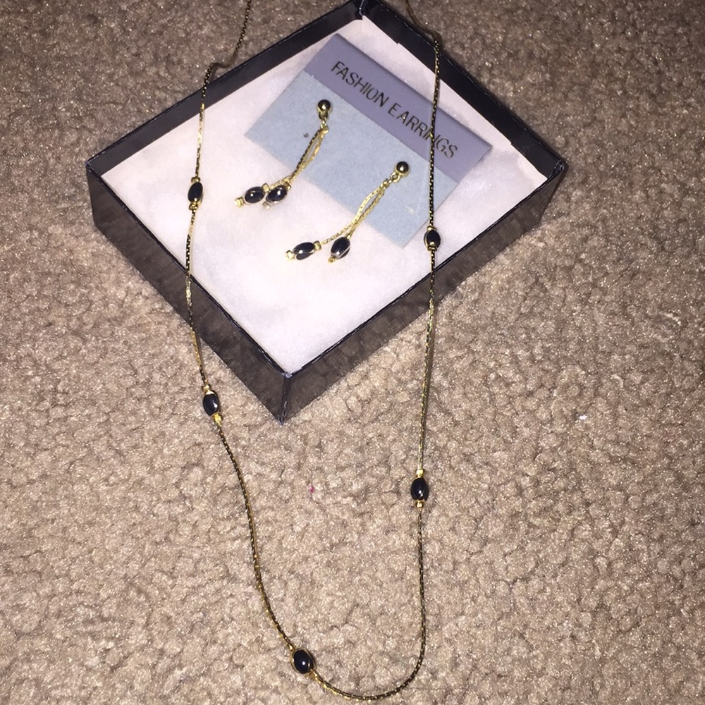 Earring and necklace set